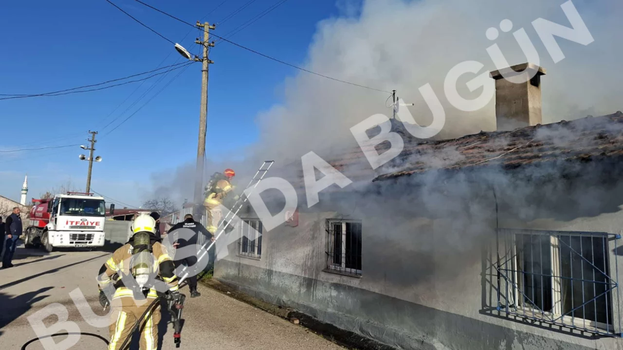 Bursa'da kahreden olay! Yaşlı çiftin evleri kül oldu