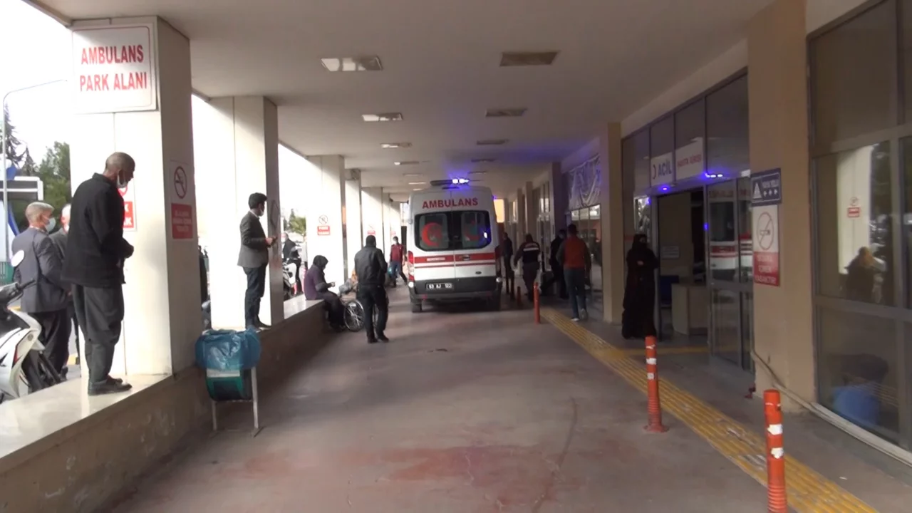 İnşaat alanında oynarken &uuml;zerlerine demir profil d&uuml;şen 2 kardeş &ouml;ld&uuml;