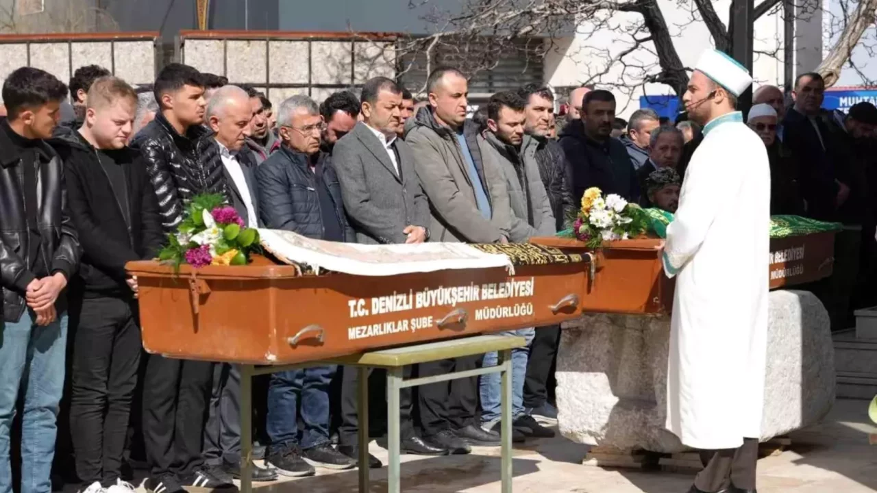 Kazada hayatını kaybeden baba ve oğlu son yolculuklarına uğurlandı