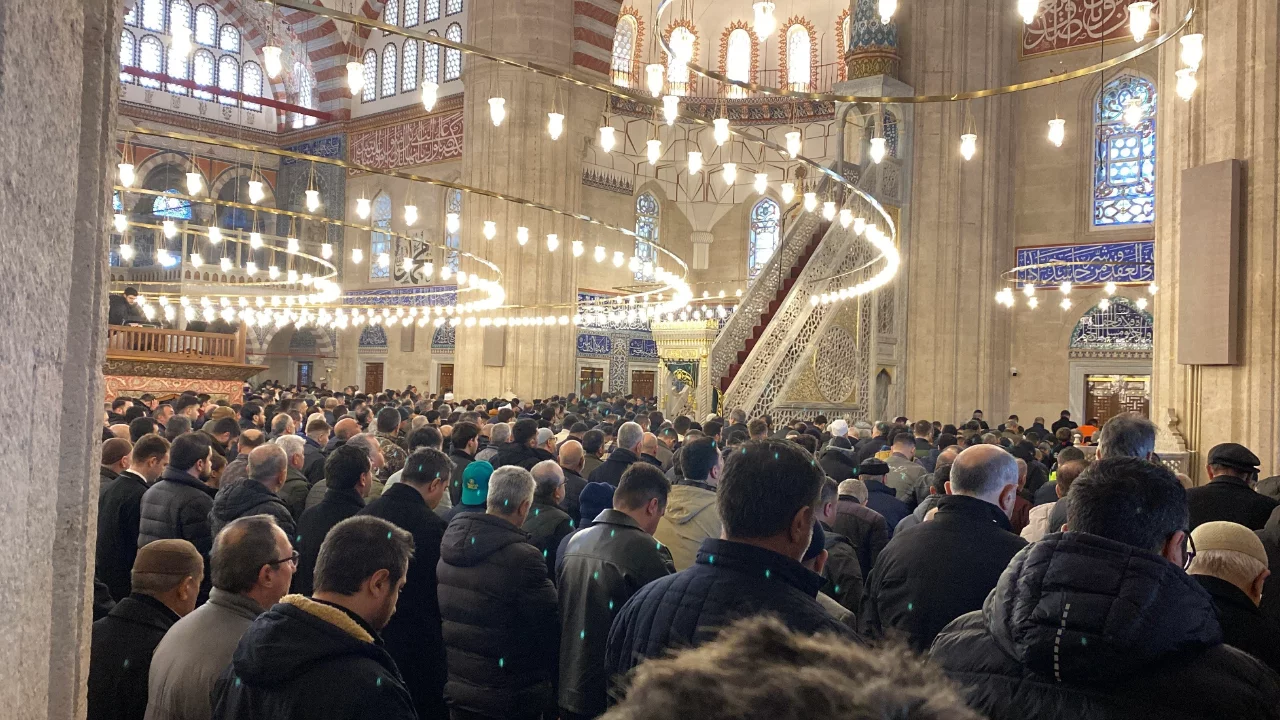 4 yıl aradan sonra Selimiye Camii'nde ilk cuma