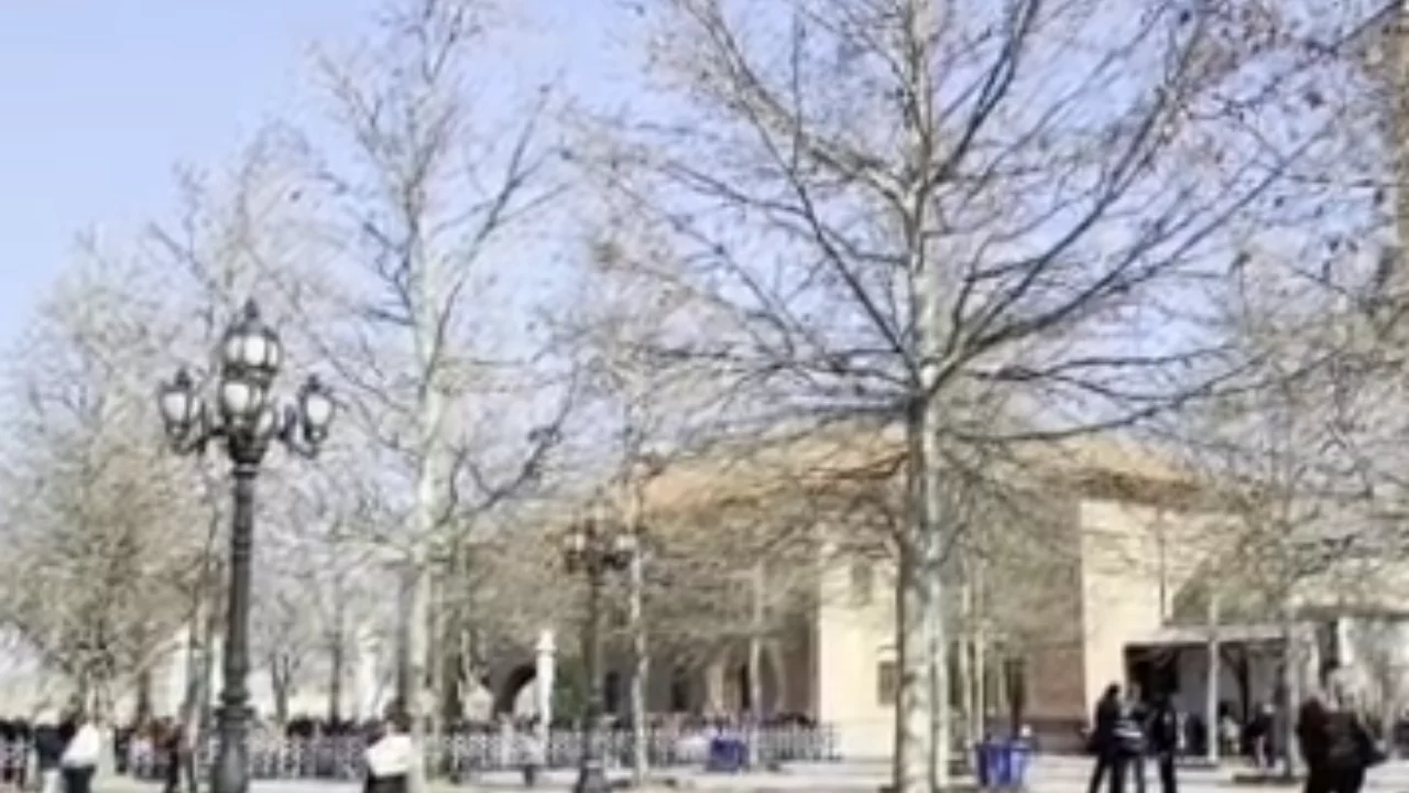 Ramazan ayının ilk cumasında Hacı Bayram Veli Camii doldu taştı