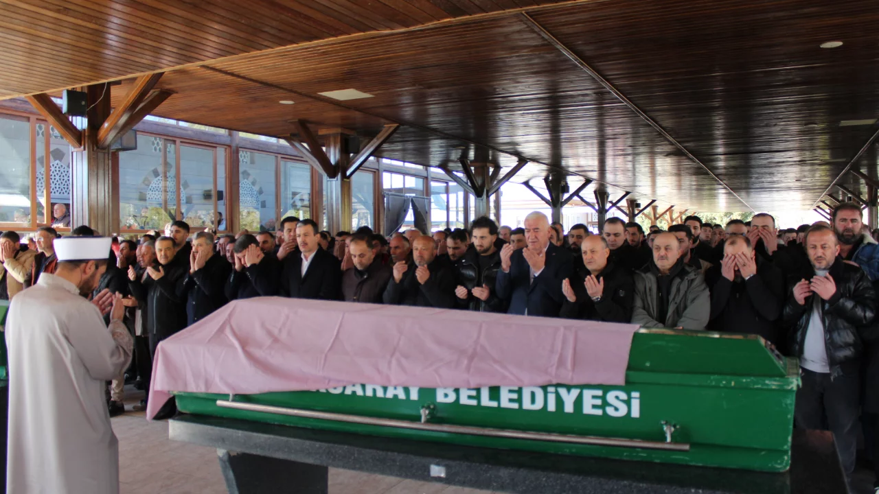 Eski eşinin &ouml;ld&uuml;rd&uuml;ğ&uuml; K&uuml;bra, toprağa verildi