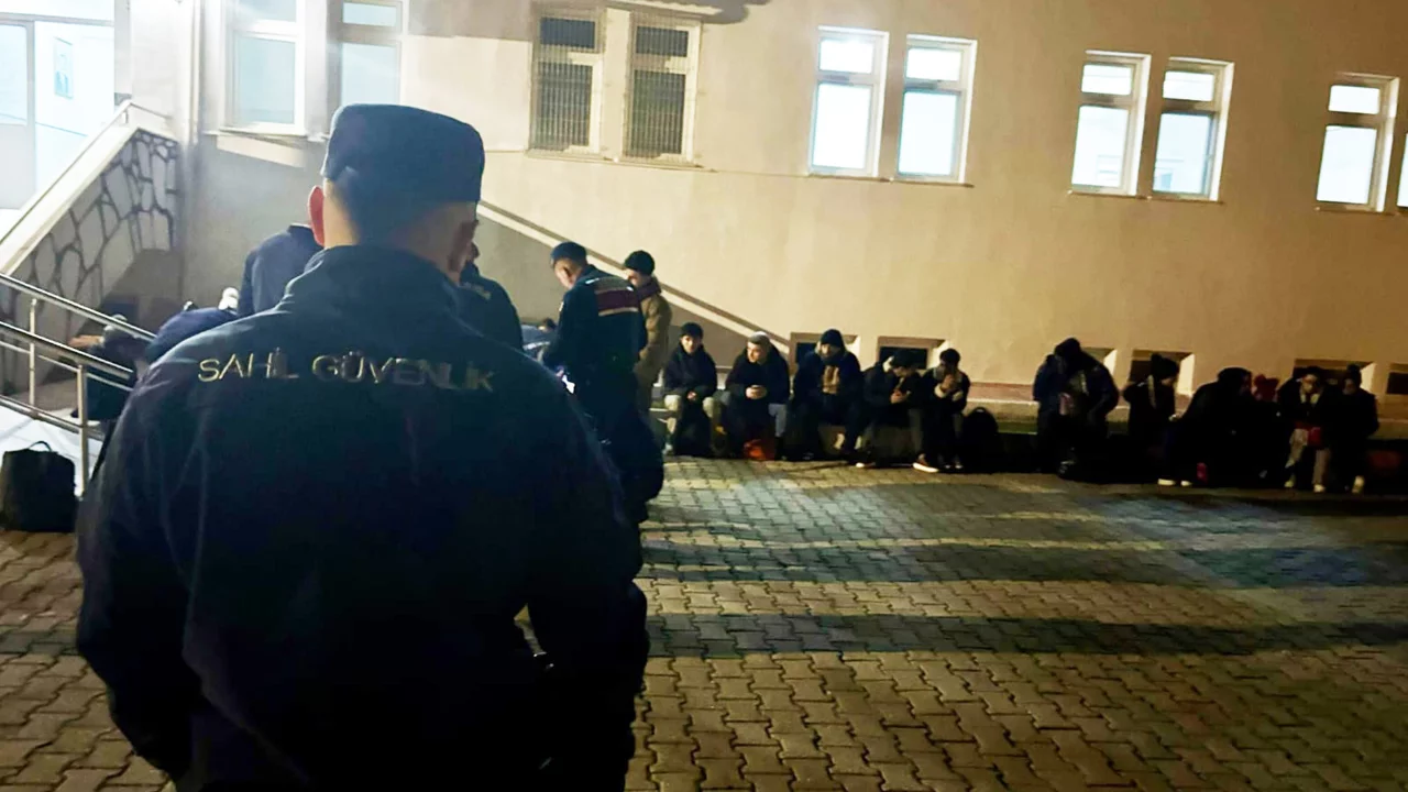 Milas'ta biri &ccedil;ocuk 33 d&uuml;zensiz g&ouml;&ccedil;men yakalandı