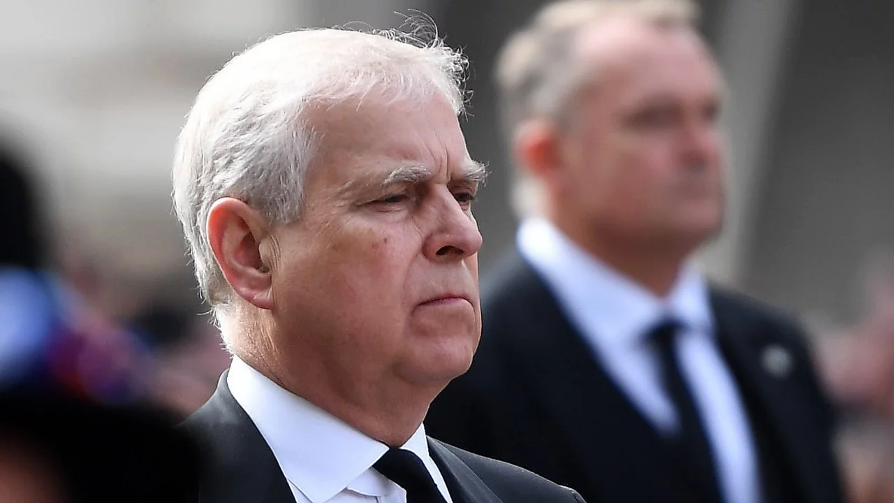 İngiltere'de eski Prens Andrew'un taht sırasından çıkarılabileceği iddiası