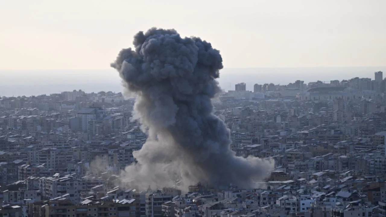 Katil İsrail'in Lübnan'ın doğusuna düzenlediği hava saldırılarında 6 kişi hayatını kaybetti
