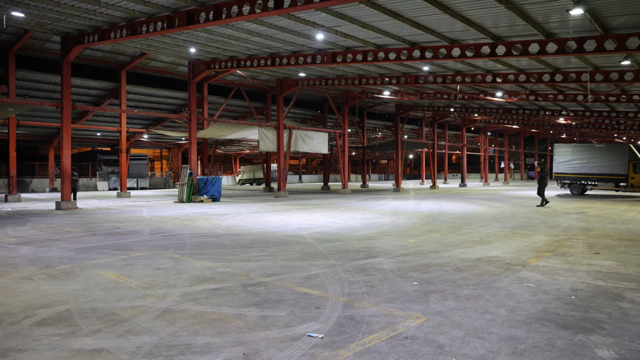 İzmir'de iftar çadırında görevli belediye personeline bıçaklı saldırı
