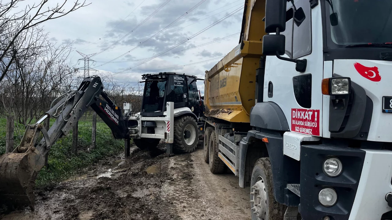 Köy yollarında yağmur suyu çalışması