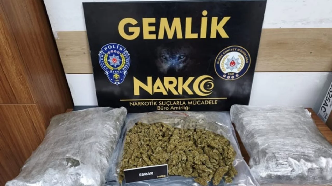 Bursa'da zehir deposu basıldı! 3,7 kilo uyuşturucu ile yakalandı..