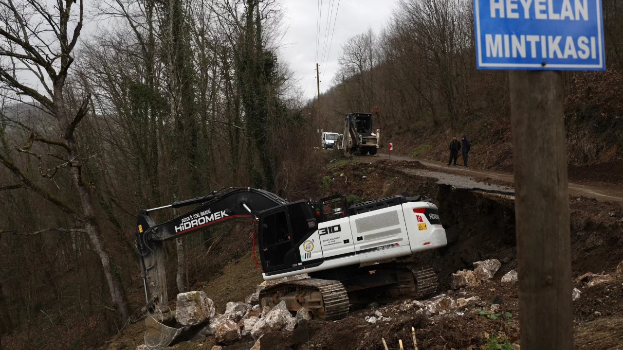 Heyelan bölgesinde çalışmalar sürüyor