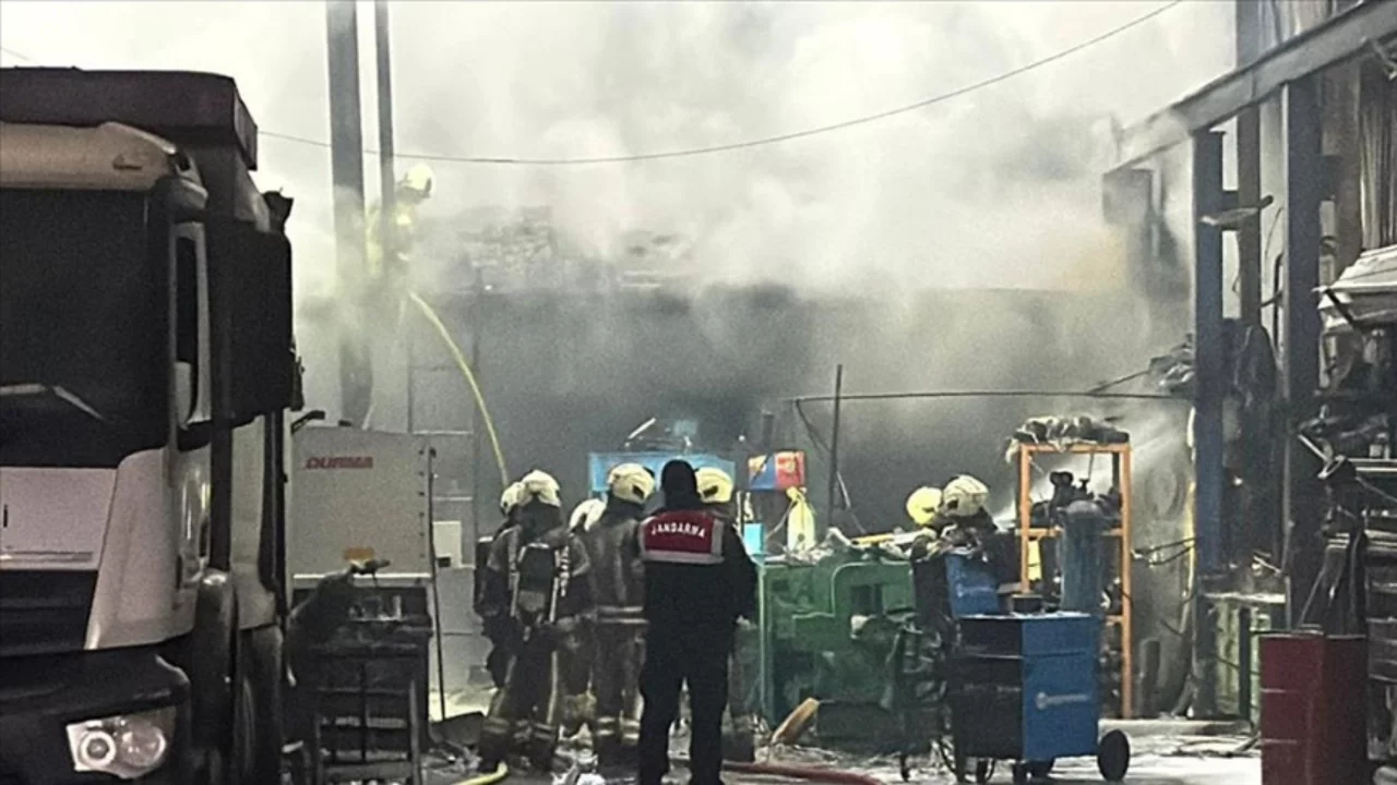 İstanbul'da 3 ayrı iş yerinde çıkan yangın söndürüldü 