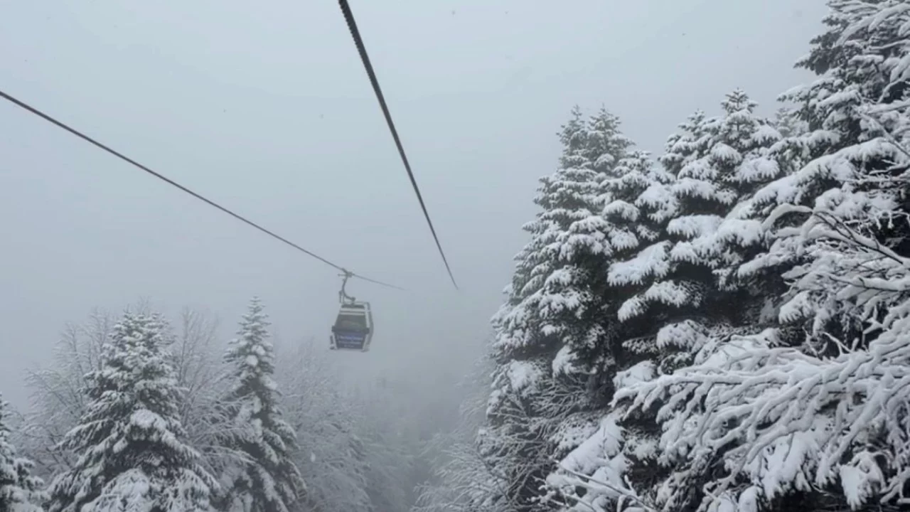 Uludağ'da kar kalınlığı 160 santimetreye ulaştı! Zirvede beyaz şölen... 