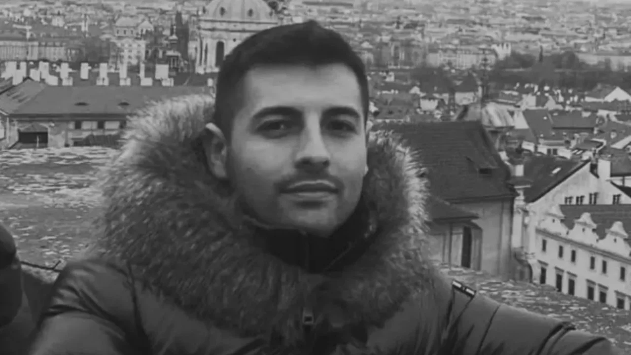 Otomobilin &ccedil;arptığı motosikletli hastanede hayatını kaybetti