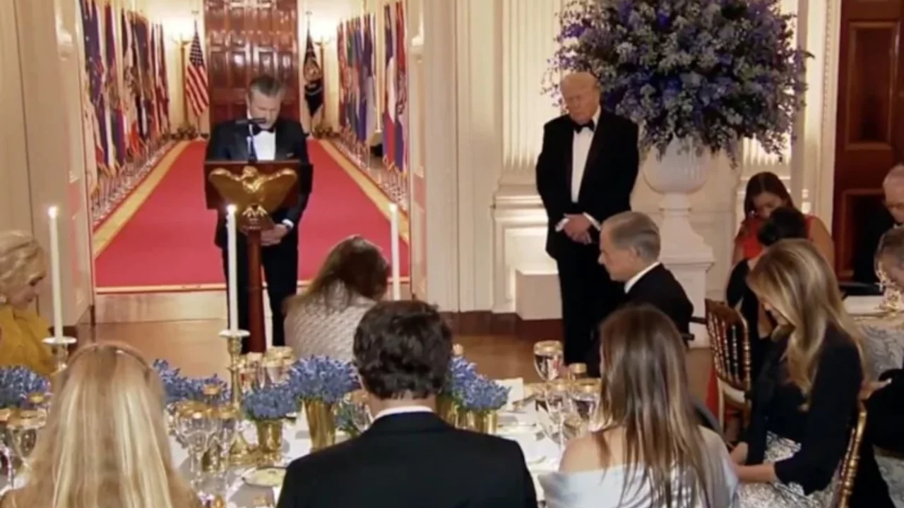  Trump'tan özel istek: Savunma Bakanı'ndan savaş duası talep etti