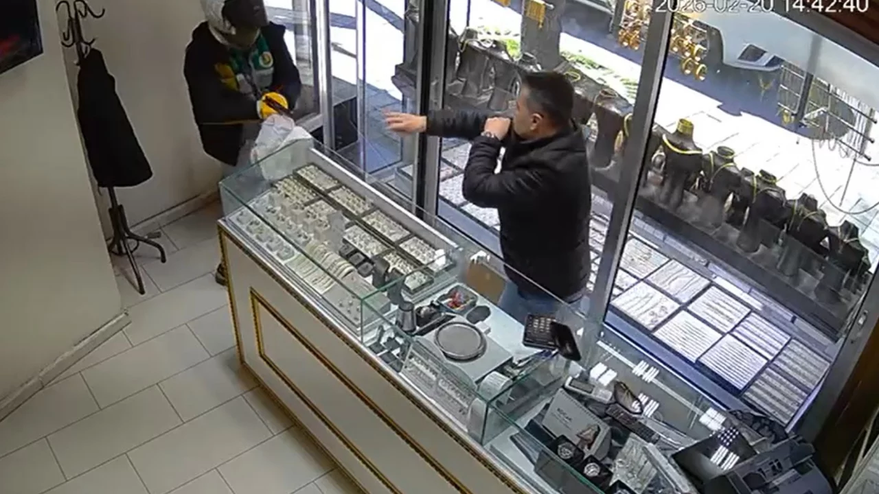Bursa'da kuyumcuya soygun girişiminin görüntüleri ortaya çıktı!