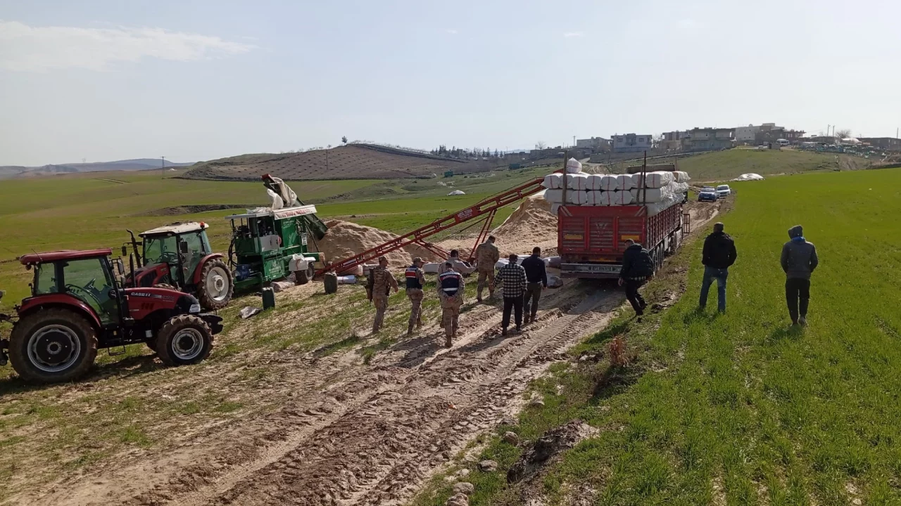 Silahla oynayan kişi kazara kendini vurdu