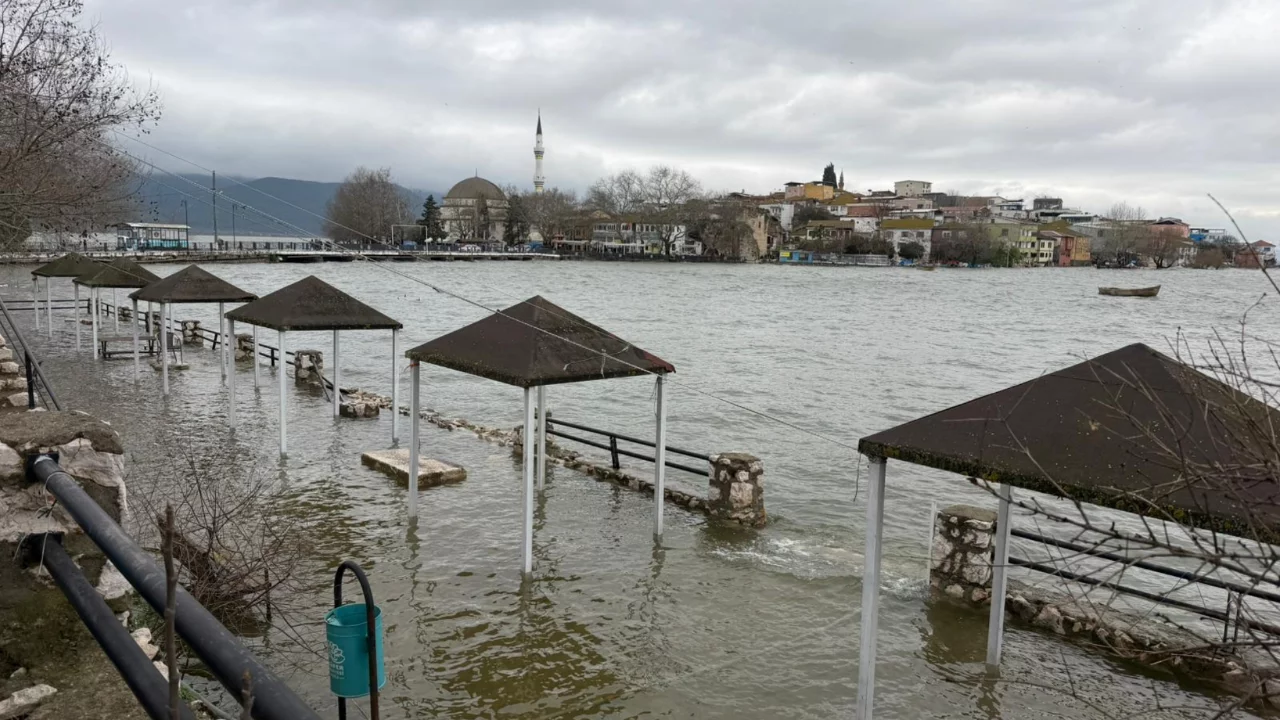 Bursa'nın tarihi mahallesi sular altında!