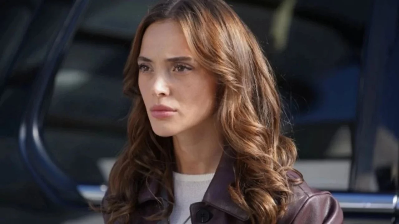 Fenomen dizide korkunç kaza: Parmağı kopma noktasına geldi!