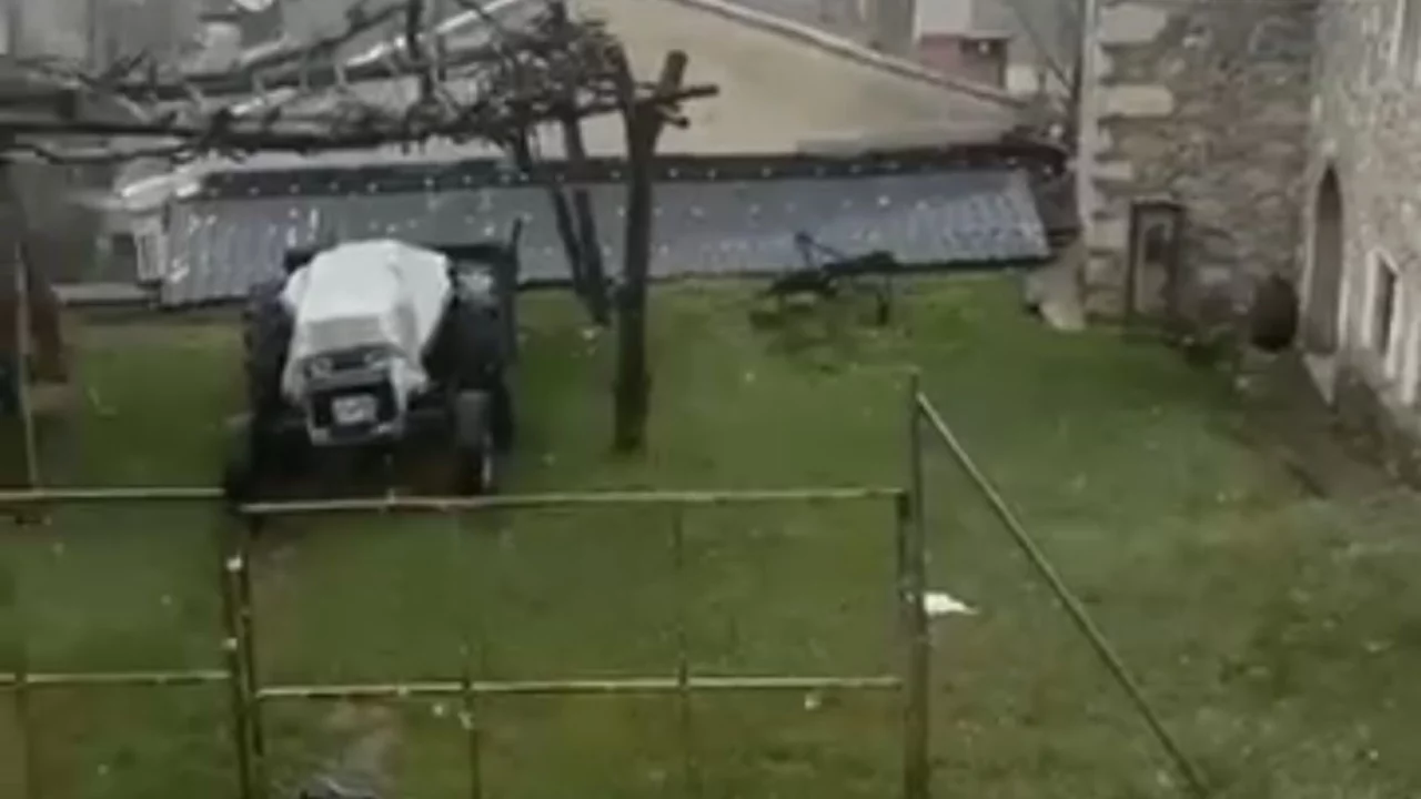 Bursa Kestel'de kar yağışı başladı... 