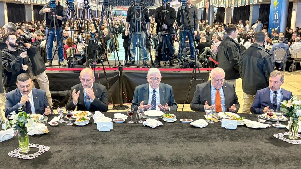 İYİ Parti lideri Müsavat Dervişoğlu Bursa iftarında teşkilatla buluştu!
