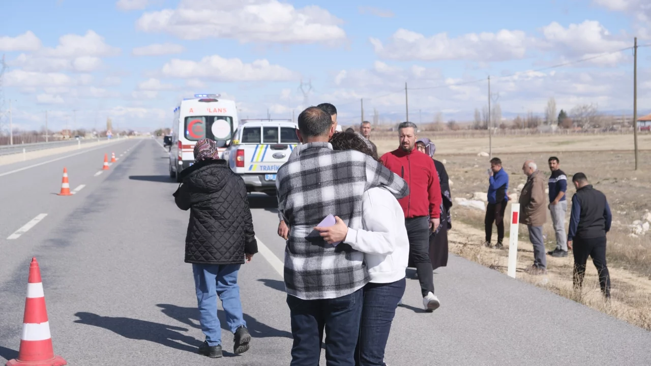 Karaman'da gelincik toplarken otomobilin &ccedil;arptığı yaşlı kadın hayatını kaybetti