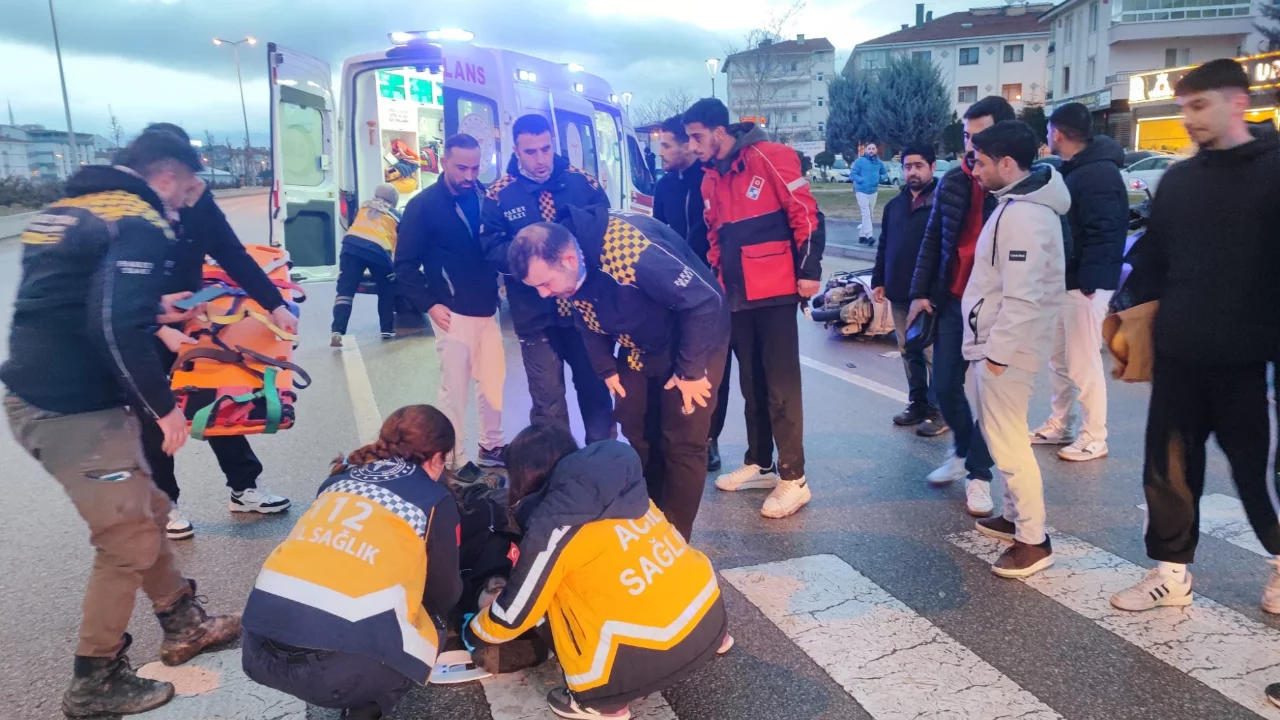 Ankara'da dengesini kaybeden motokurye yola savruldu