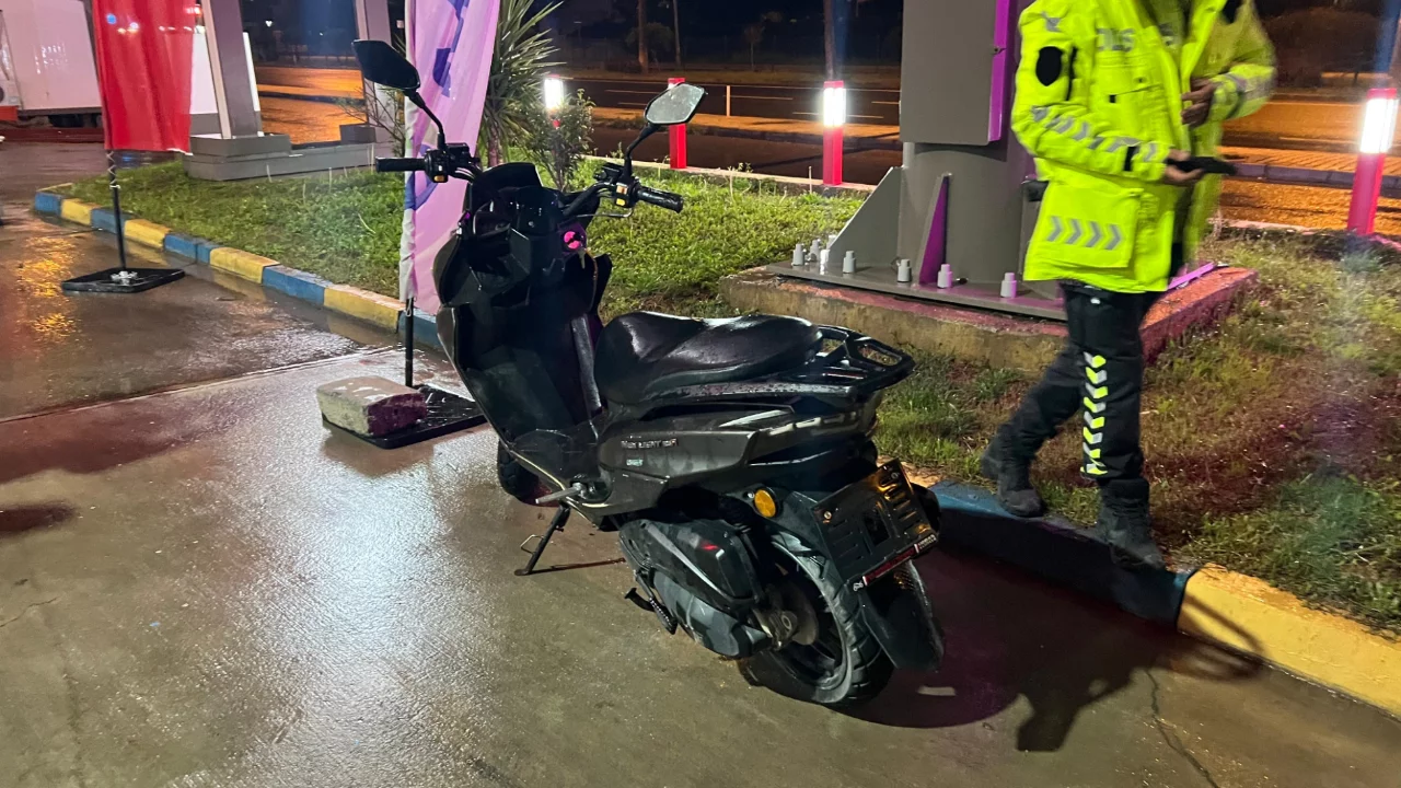 Kazada motosiklet devrildi: Yaralanan sürücü 4.00 promil alkollü çıktı