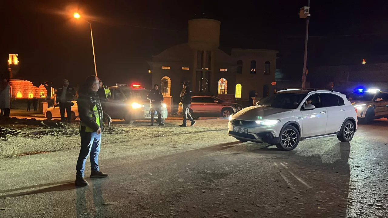 Edirne'de Tunca Köprüsü taşkın riski nedeniyle trafiğe kapatıldı
