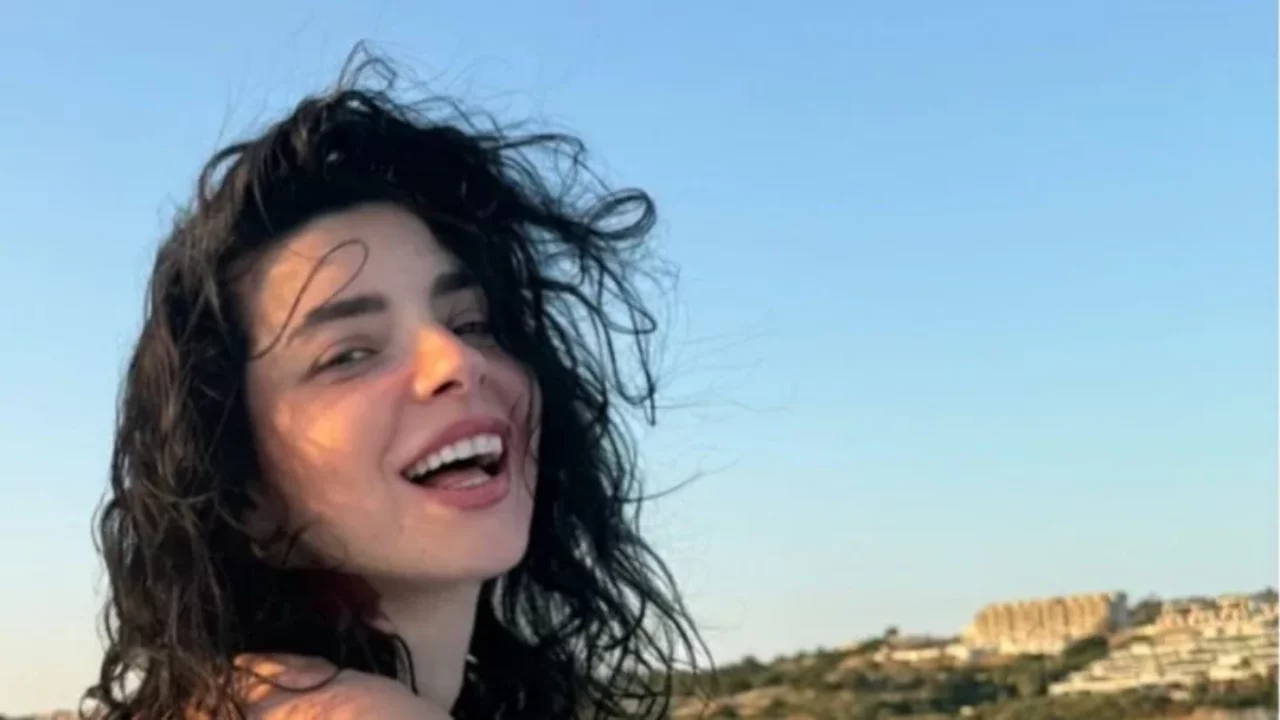  Merve Boluğur, Photoshop'u abarttı! Takipçileri yorum yağdırdı 