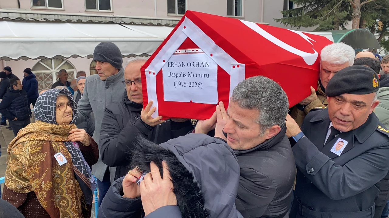 Kalp krizine yenik düşen polis memuru memleketinde son yolculuğuna uğurlandı