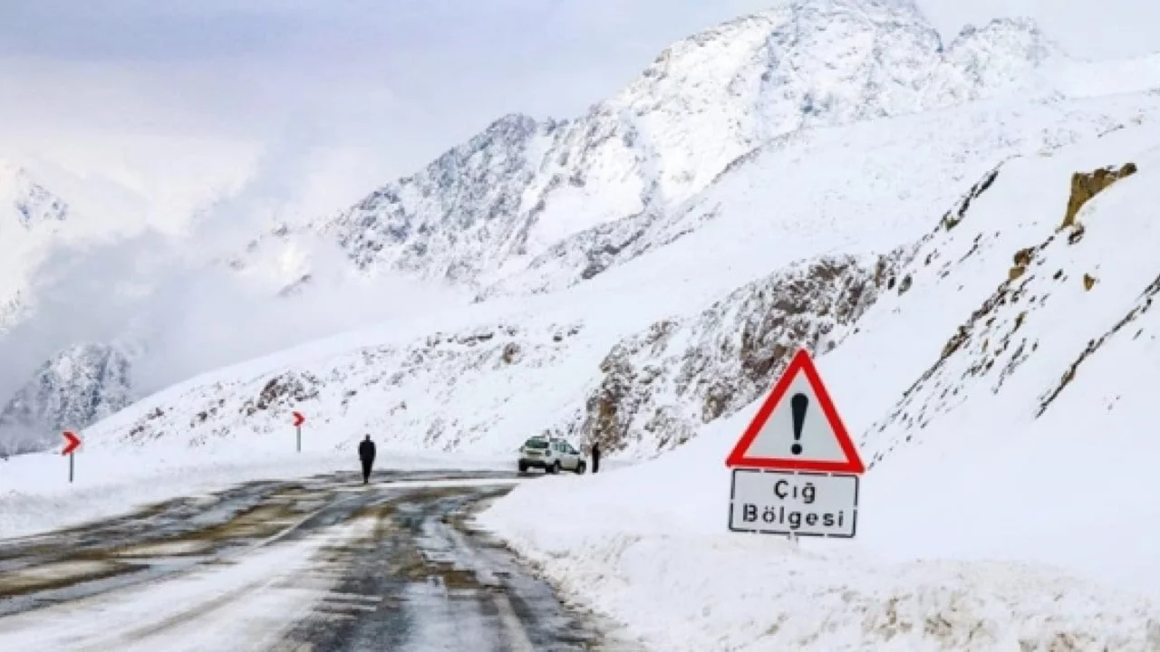 Meteoroloji tehlikelere karşı uyardı: Karlar eriyecek çığ düşecek 
