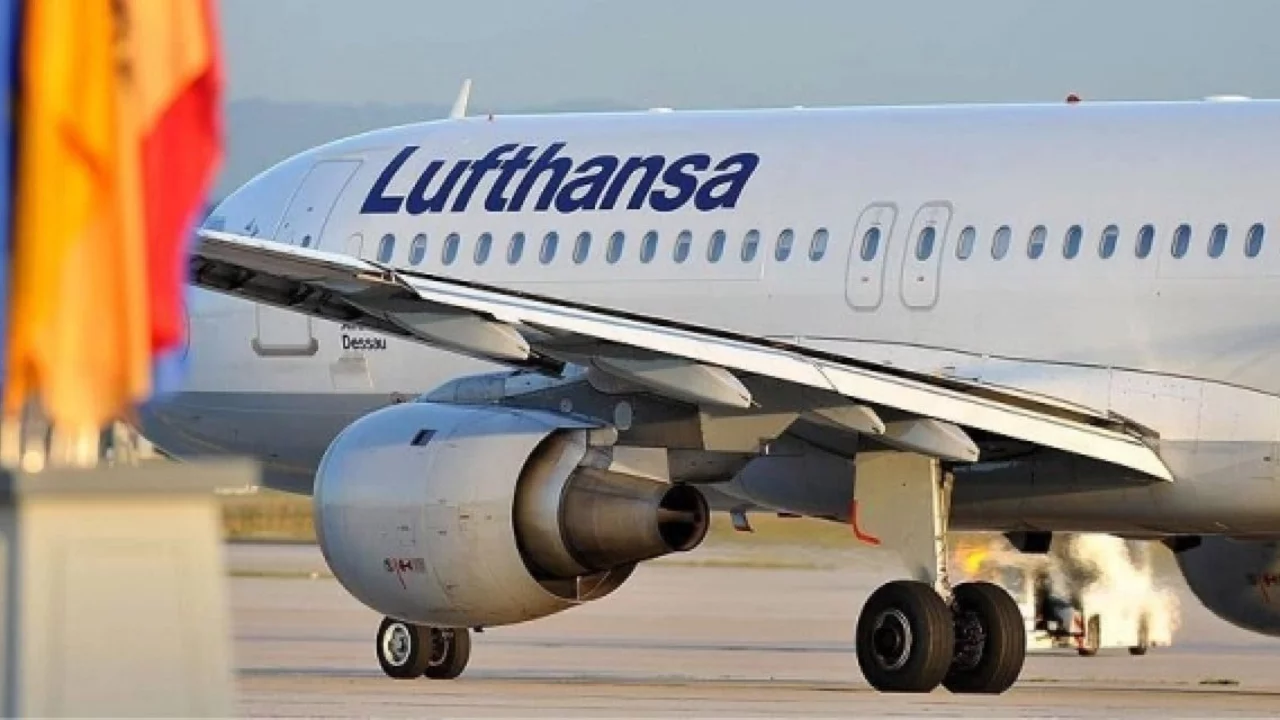 Havalimanında kriz: Yüzlerce yolcu uçakta mahsur kaldı 