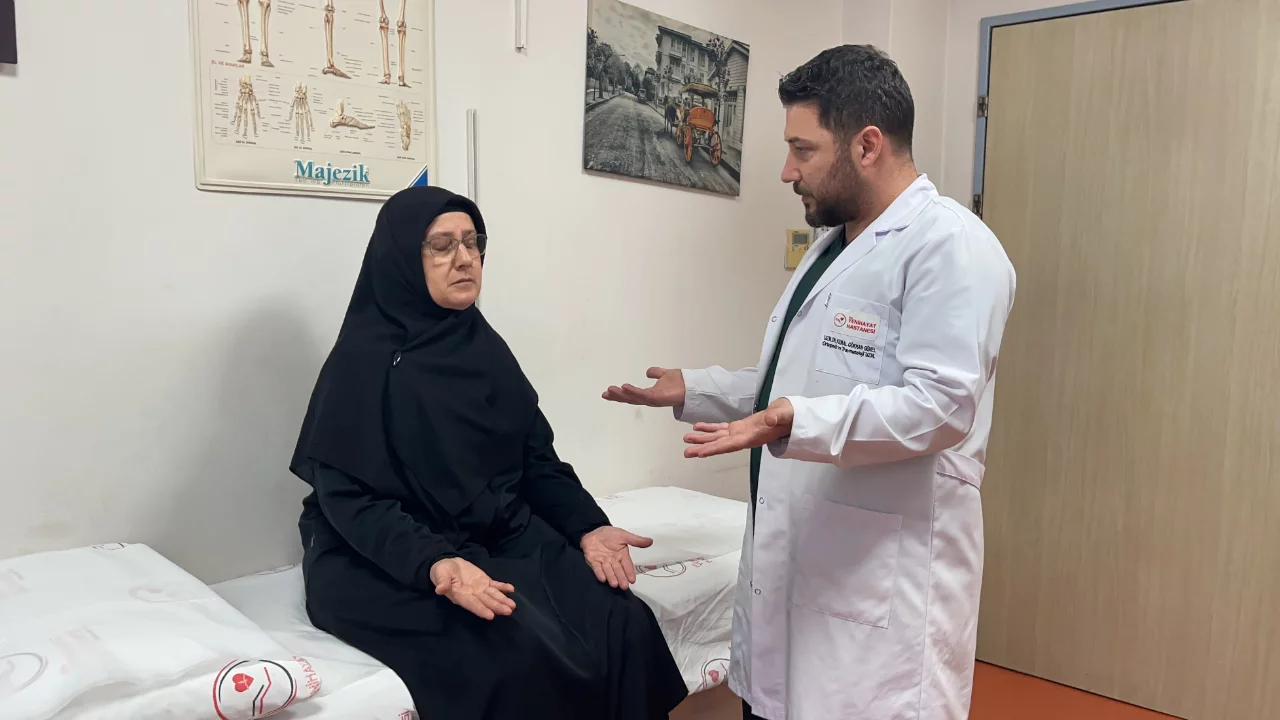 4 yaşında felç geçiren kadın, 52 yıl sonra kolunu yeniden hareket ettirdi