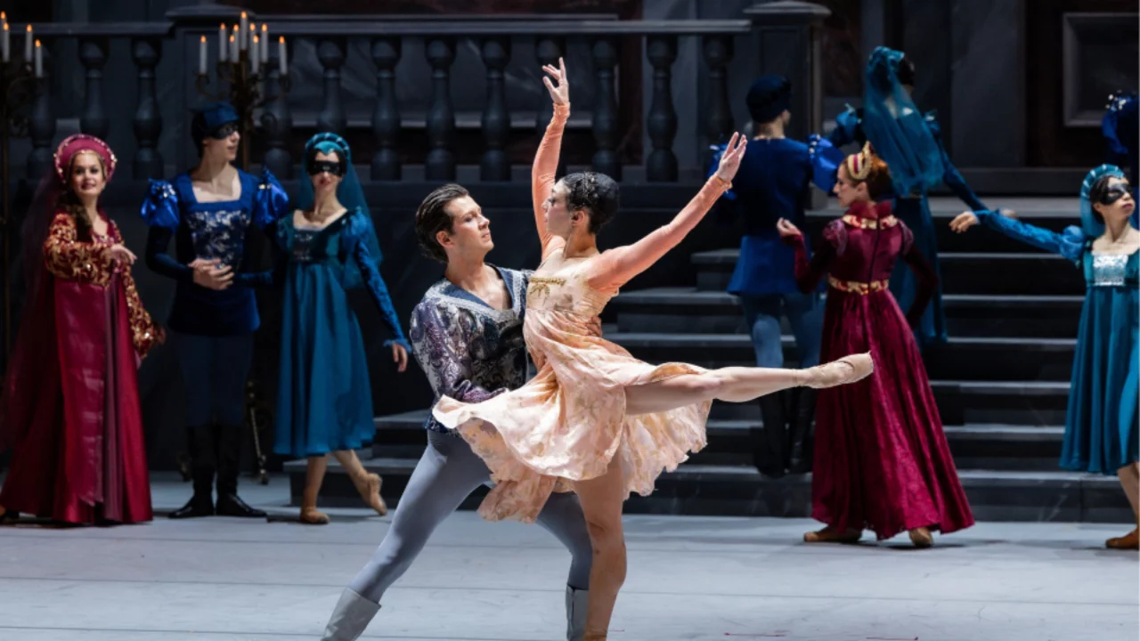  Yeniden sahneleniyor 