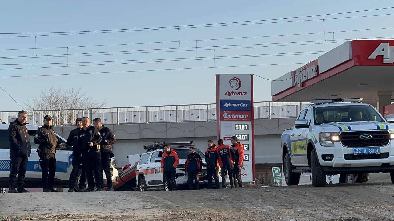 "Kırmızı" uyarı koduyla izlenen Meri&ccedil; Nehri'nin debisi artıyor! Bursa'dan ekipler de gitti