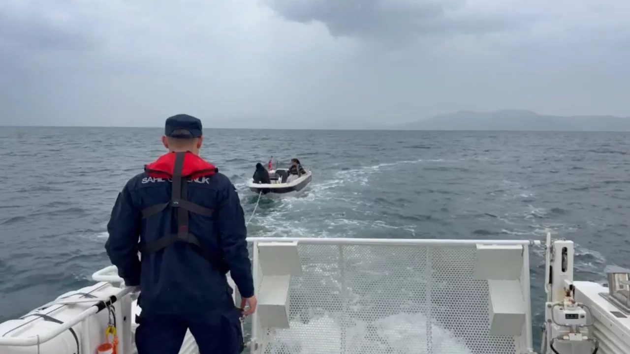 Sürüklenen teknedeki iki kişi kurtarıldı