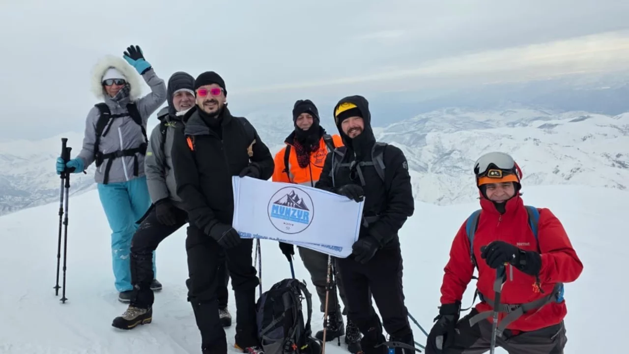 Sülbüs Dağı'nda zorlu kış tırmanışı