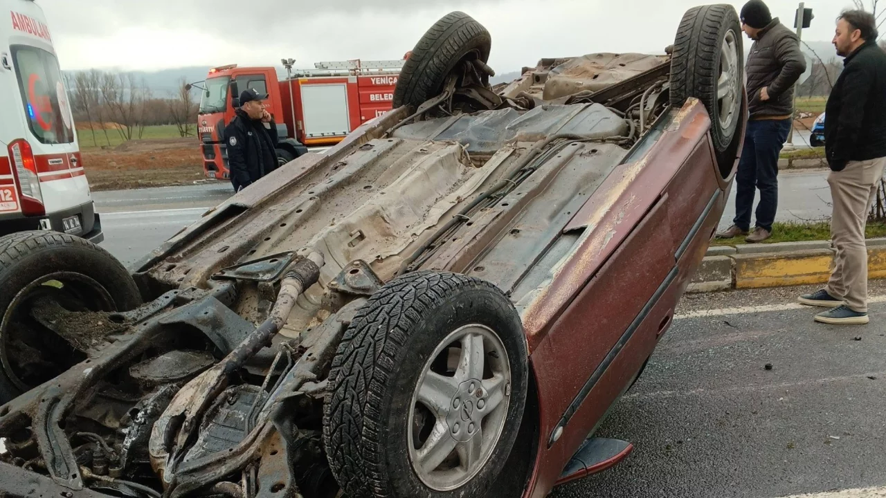 Bolu'da kontrolden çıkan otomobil takla attı