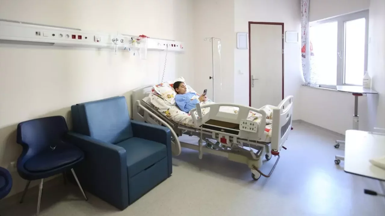 Hastaneye mide bulantısıyla gitti... Karnından çıkan şoke etti!