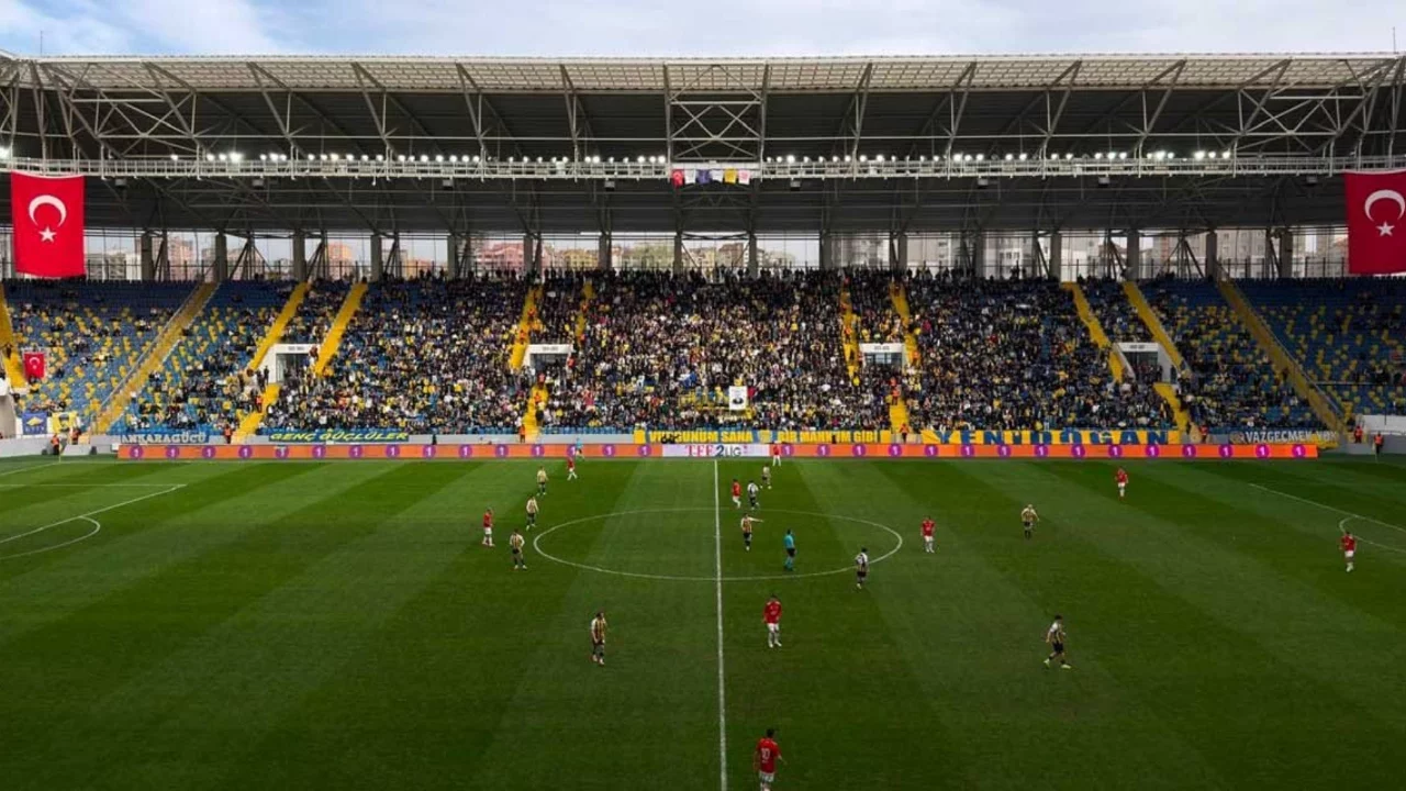 100 bin TL'ye alınan loca 6 maçlığına 3,6 milyon TL'ye satıldı 