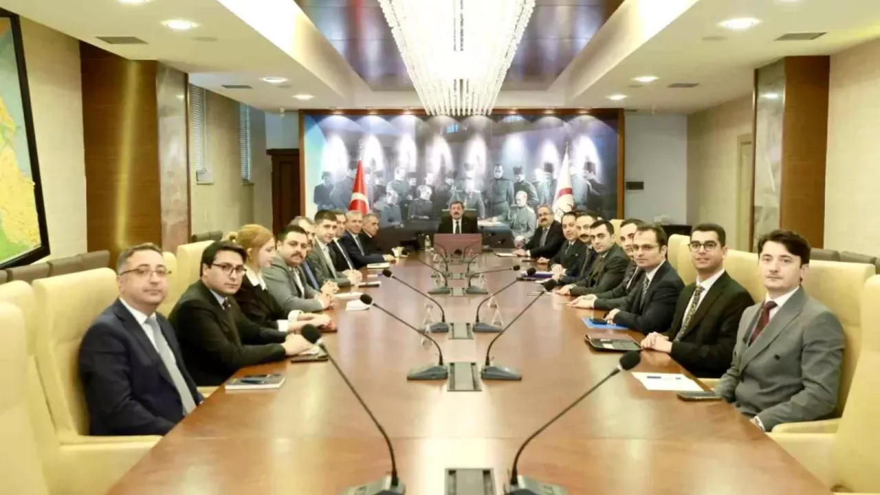 Kaymakamlar toplantısında g&uuml;ndem: Eğitim, trafik ve g&uuml;venlik