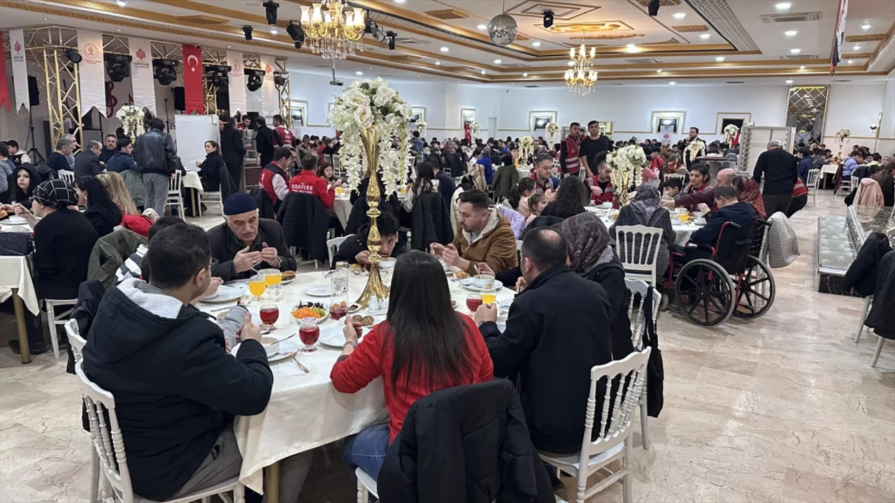 Kastamonu Vakıflar Bölge Müdürlüğü iftar sofrasıyla asırlık geleneğini yaşatıyor 