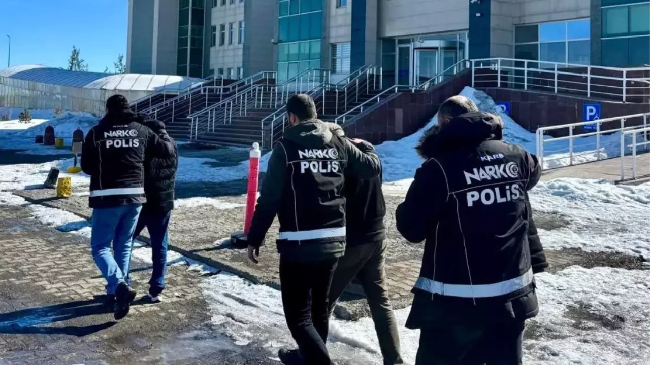 Kars'ta uyuşturucu operasyonu: 3 tutuklama