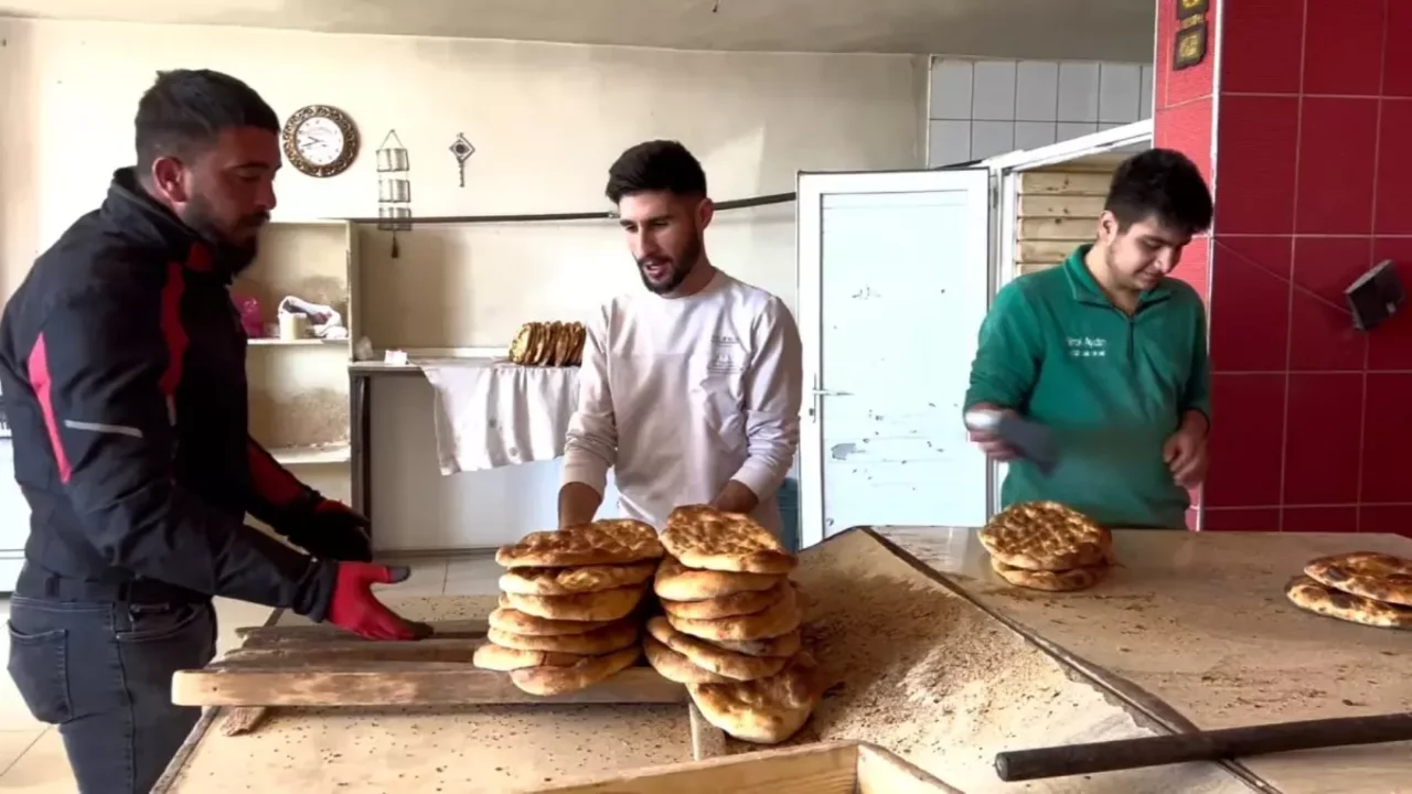 Adilcevaz'da &uuml;&ccedil; fırın Ramazan pidesini eski fiyattan satacak