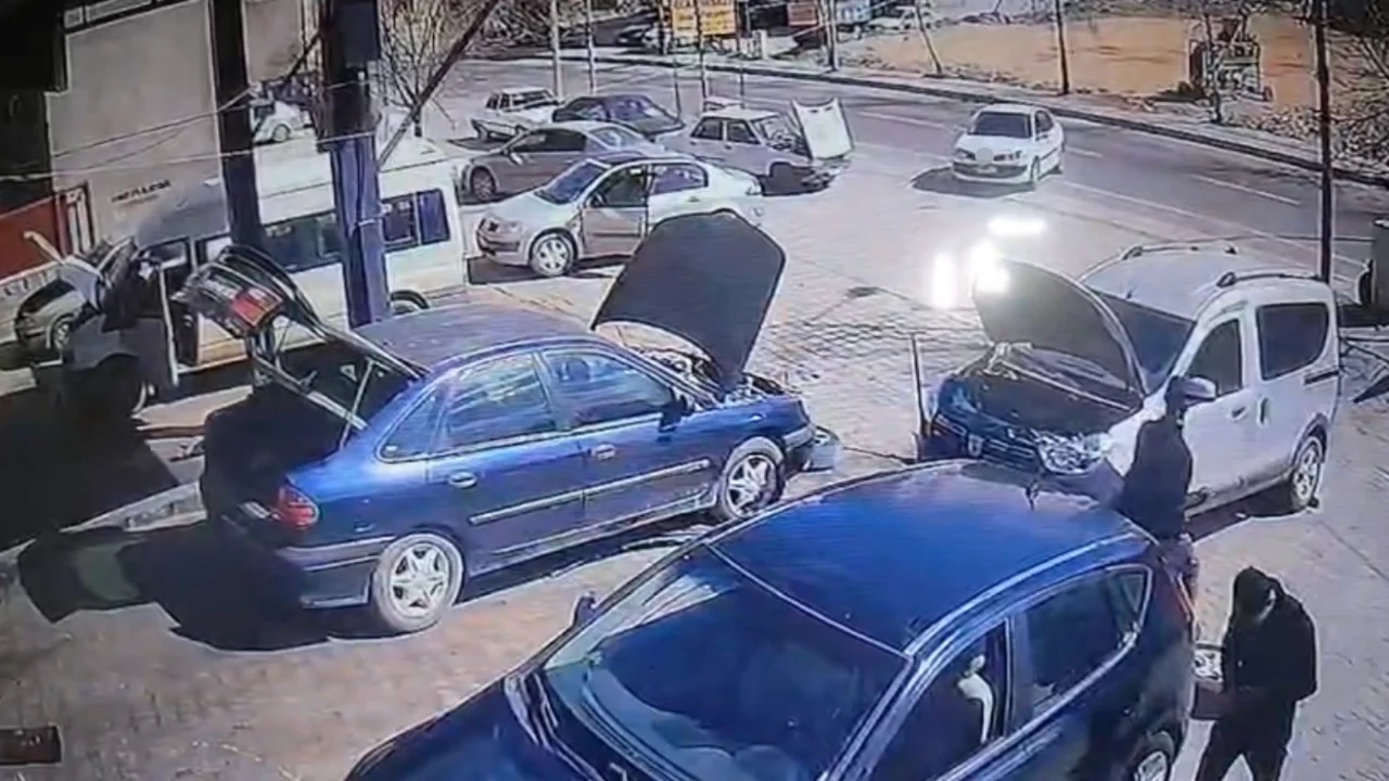 El frenini &ccedil;ekmeyi unuttu, ara&ccedil; anayola &ccedil;ıktı