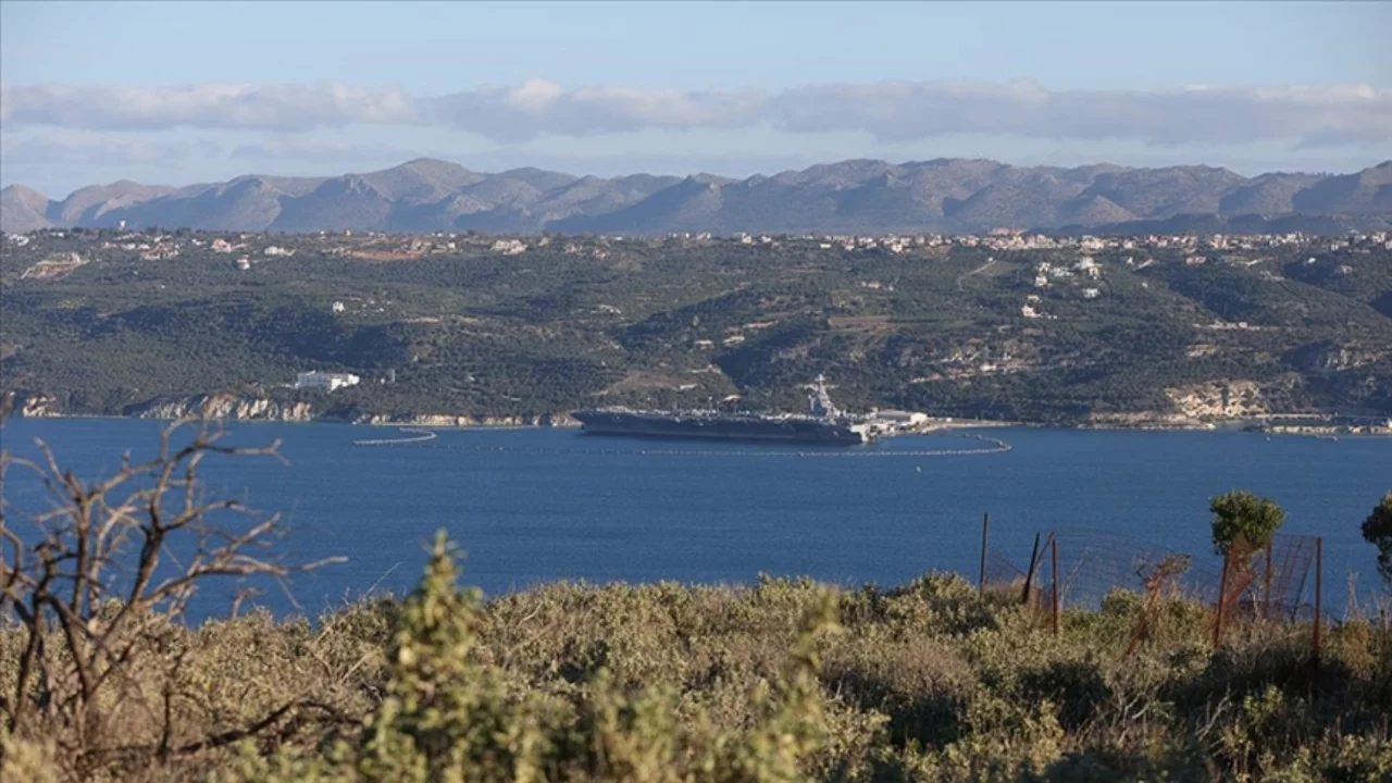 ABD'nin "USS Gerald R. Ford" isimli uçak gemisi Girit'teki Suda Deniz Üssü'nde