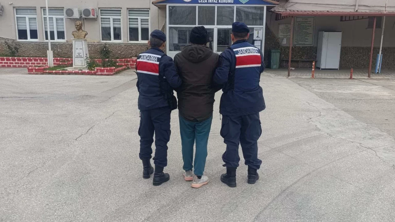 6 yıl 8 ay hapis cezası bulunan h&uuml;k&uuml;ml&uuml; yakalandı