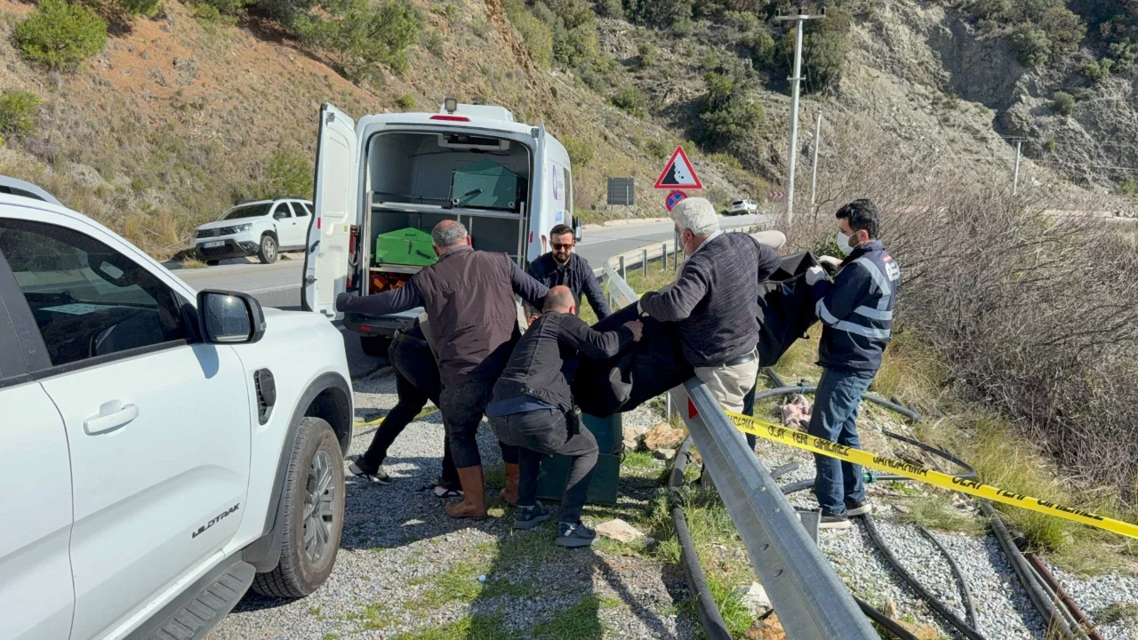 Antalya'da karayolu kenarında cesedi bulunan kadının kimliği belli oldu