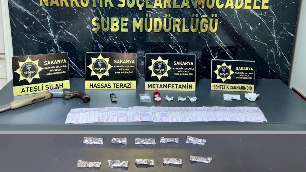 Sakarya'da uyuşturucu operasyonunda 2 zanlı tutuklandı