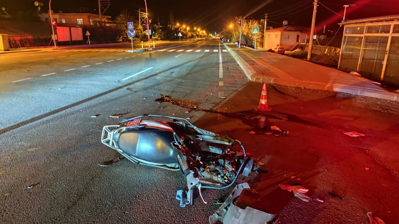 Mersin'de kamyonla çarpışan motosikletin sürücüsü yaşamını yitirdi
