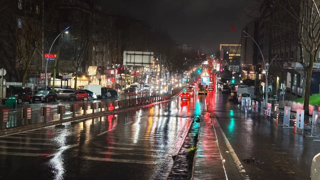 İstanbul'un bazı bölgelerinde sağanak etkili oluyor
